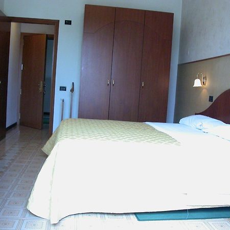 Hotel Calabresi San Benedetto del Tronto Esterno foto