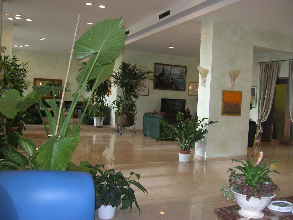 Hotel Calabresi San Benedetto del Tronto Esterno foto