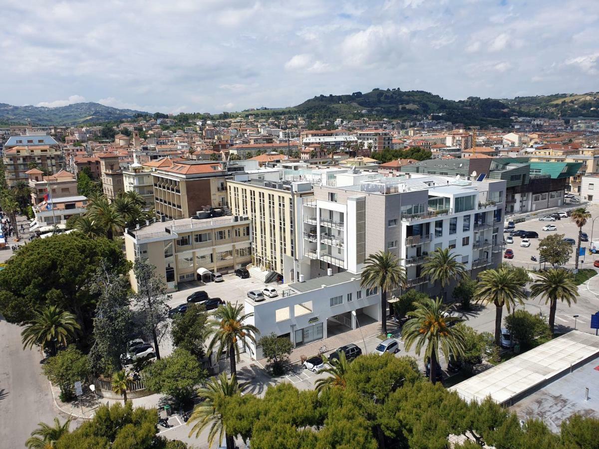 Hotel Calabresi San Benedetto del Tronto Esterno foto
