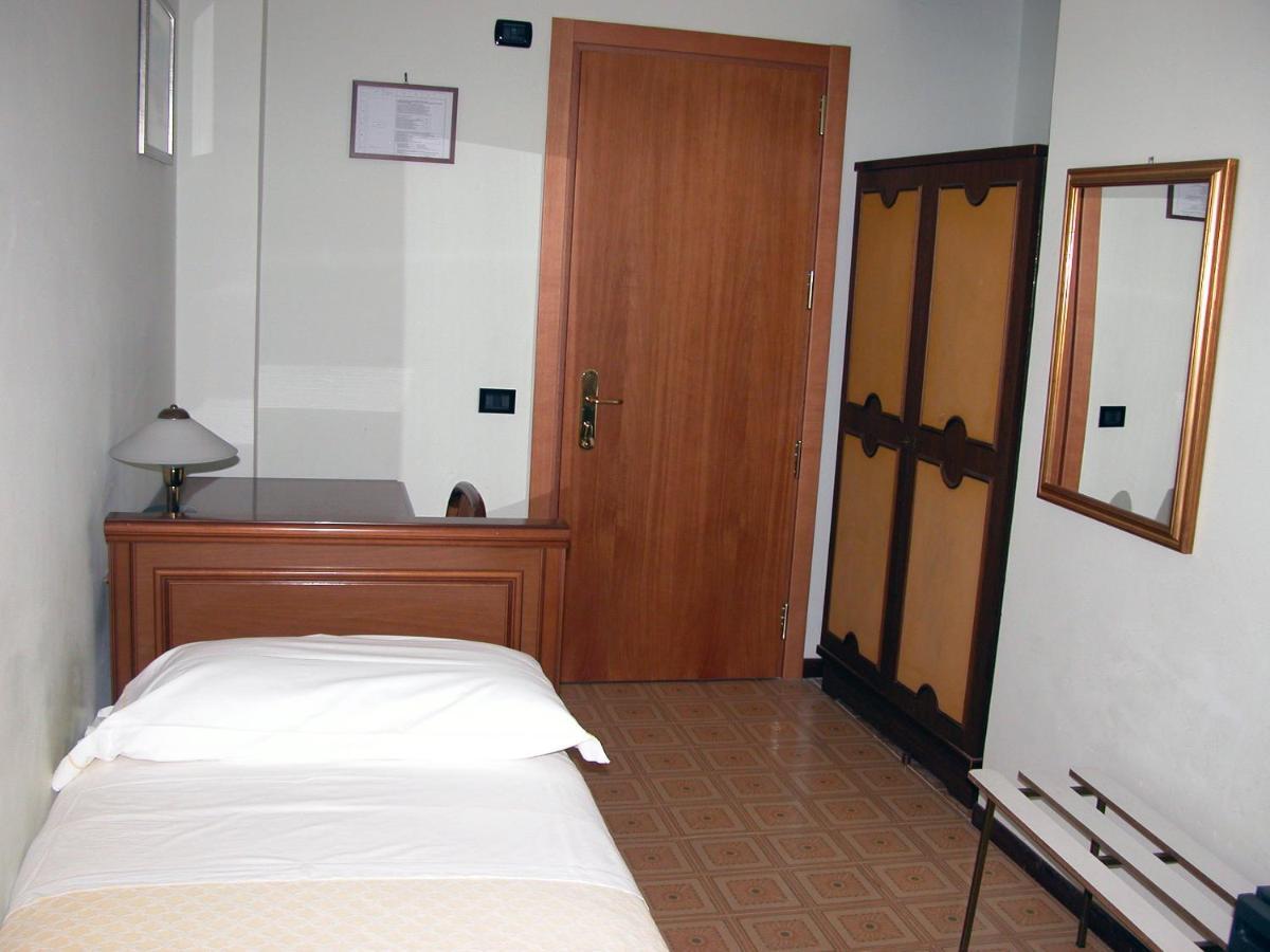 Hotel Calabresi San Benedetto del Tronto Camera foto