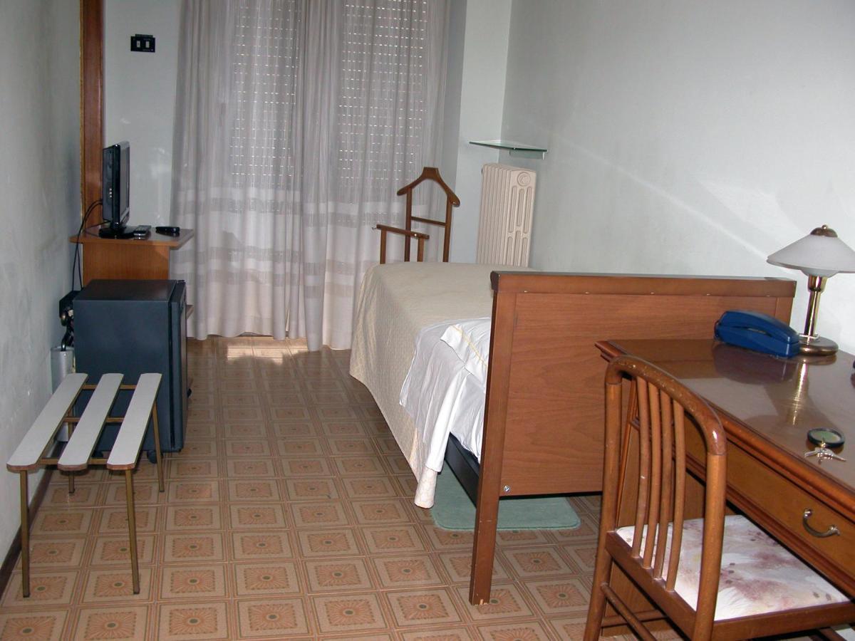 Hotel Calabresi San Benedetto del Tronto Camera foto