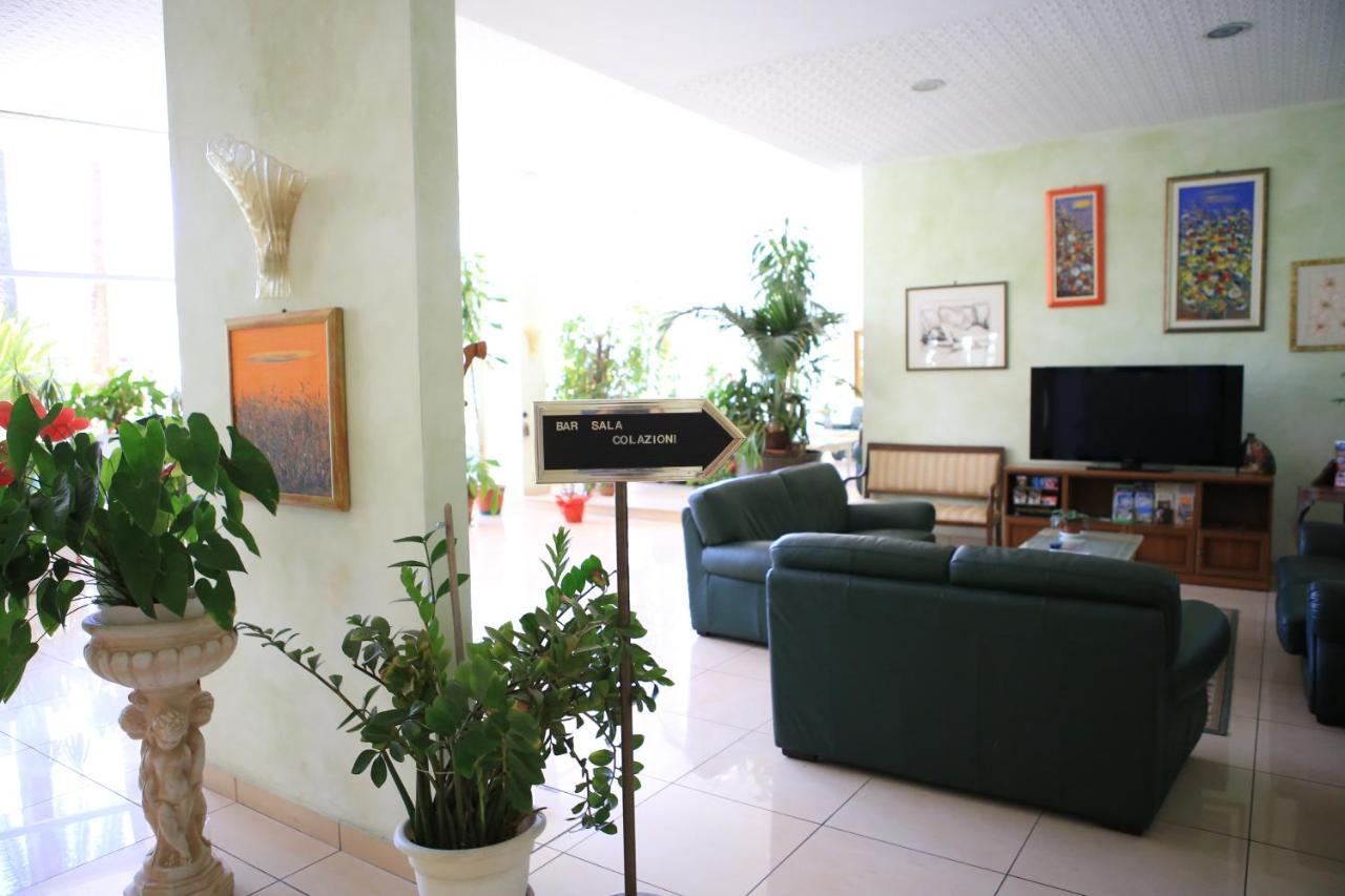 Hotel Calabresi San Benedetto del Tronto Esterno foto