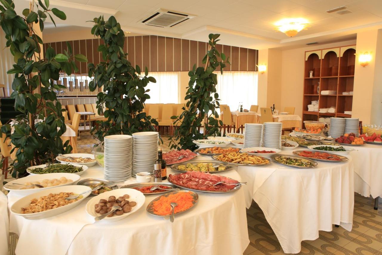 Hotel Calabresi San Benedetto del Tronto Esterno foto
