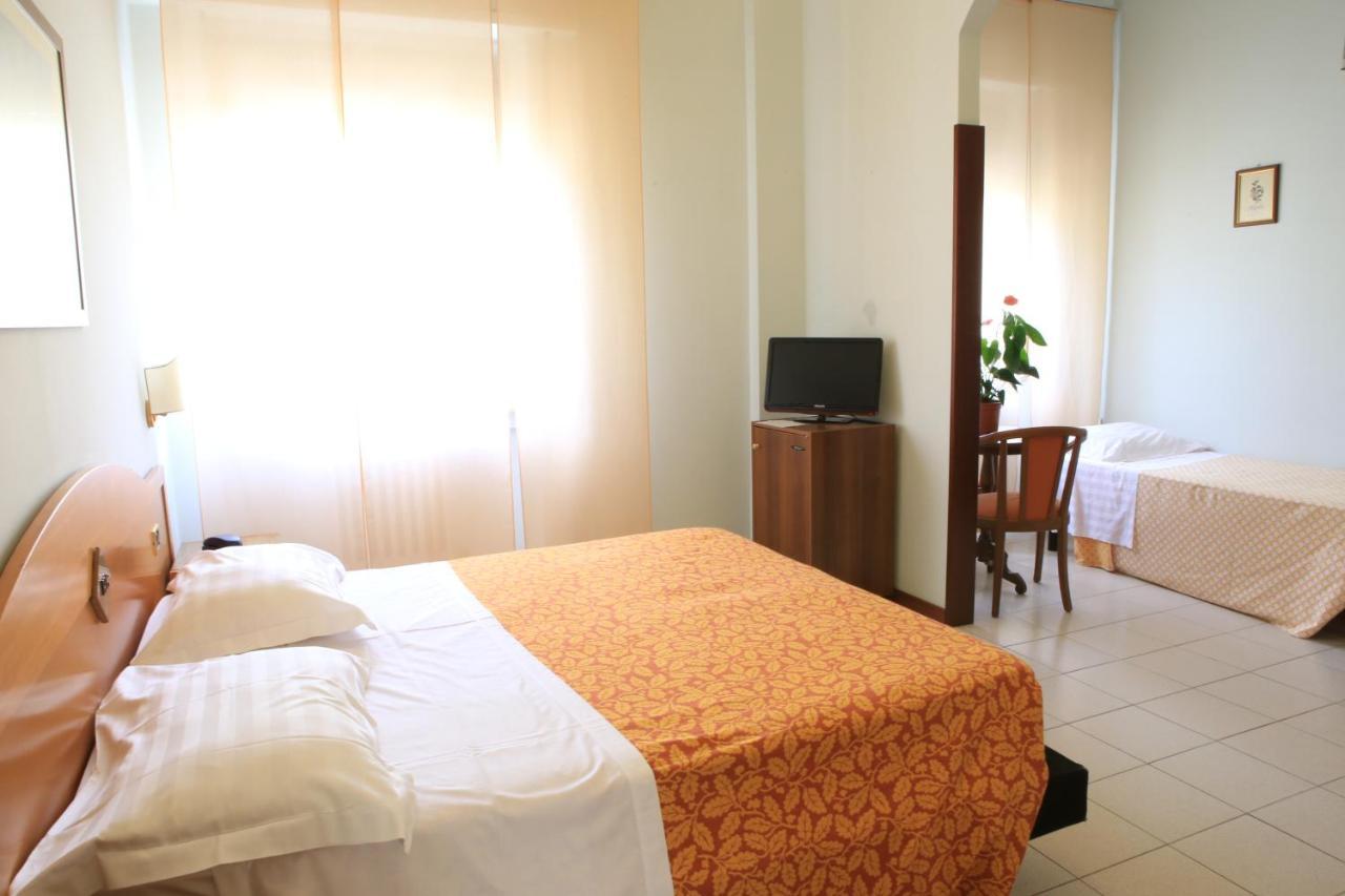 Hotel Calabresi San Benedetto del Tronto Esterno foto
